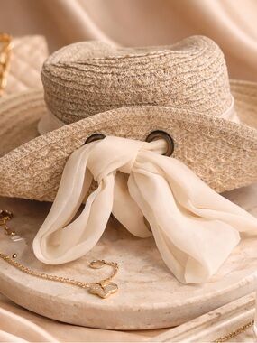 Nine West Natural Straw Sun Hat with Neutral Band